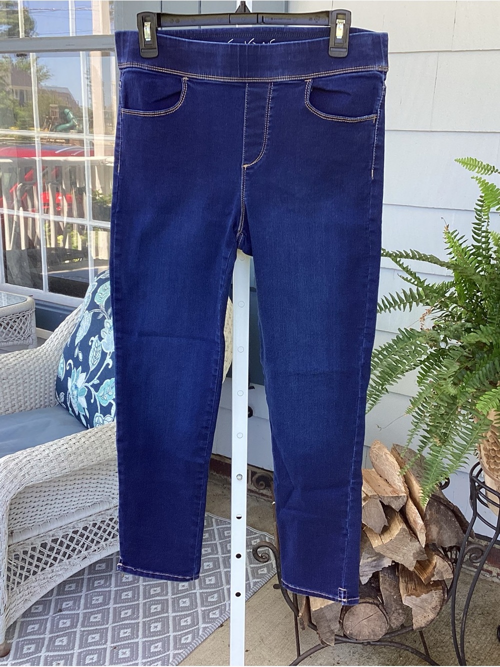 Gloria Vanderbilt Women’s Slimming Effect Denim Capri Size 8